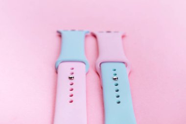 Kordonlu saat. Spor saatler için silikon kayış. Akıllı saatler için renkli bilezik.