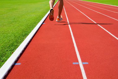 atlet parça içinde çalışan