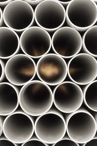 Tubi in PVC impilati in magazzino . — Foto Stock