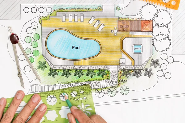 Architecte paysagiste conçoit un plan arrière-cour avec piscine pour villa de luxe — Photo