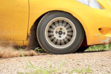 Kir parça araba ralli