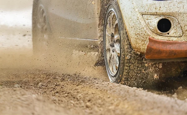 Rally car in muddy road — Stock Photo, Image