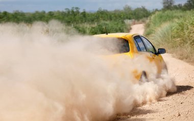 Kir parça araba ralli