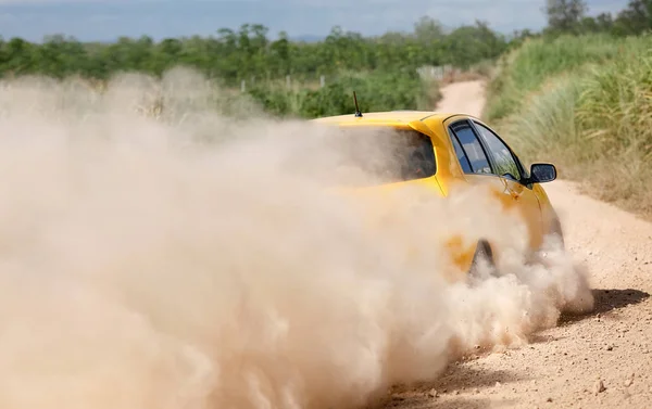 Rally auto in dirt track — Stockfoto