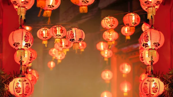 Čínské novoroční lucerny v čínském městě. — Stock fotografie