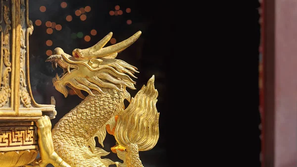 Golden Dragon Sculpture in shrine — Stock Photo, Image