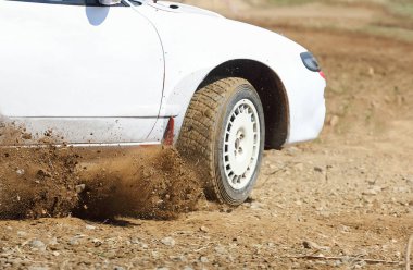 Parça dönüm araba ralli