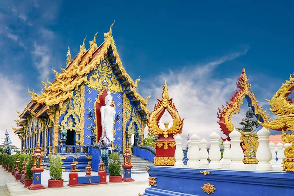 Blå templet Rong Sua (Ten), Chiang Rai Thailand. — Stockfoto
