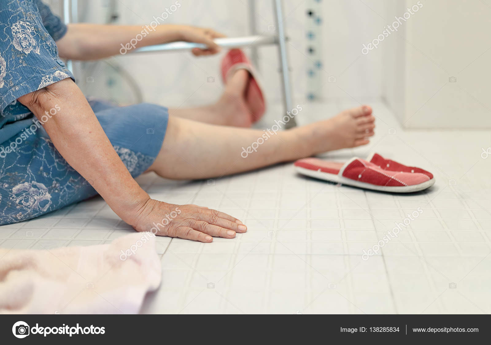 падения пожилых людей.