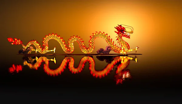 Lanterna drago cinese sullo stagno — Foto Stock