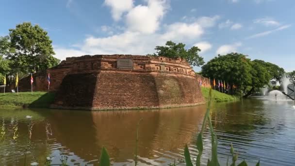 チェンマイお堀と古代壁、タイ. — ストック動画