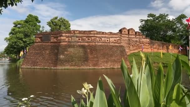 Foso Chiang Mai y antigua muralla, Tailandia . — Vídeos de Stock
