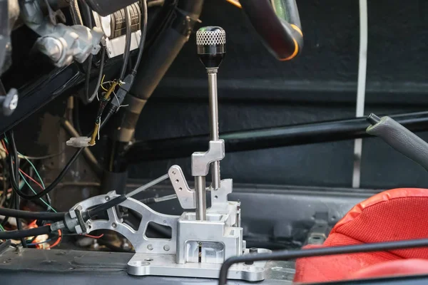 Boîte de vitesses séquentielle dans la voiture de course — Photo