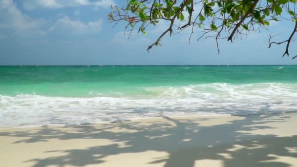 Poda island beach, Krabi, Thajsko — Stock video