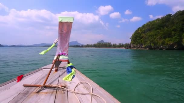 Longtail tekne başlığı Ao Nang Beach, Krabi, Tayland Thailand — Stok video