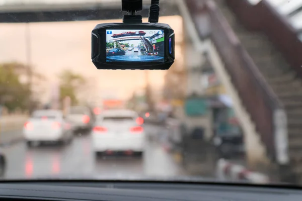 Gravador de vídeo do carro no escudo frontal — Fotografia de Stock