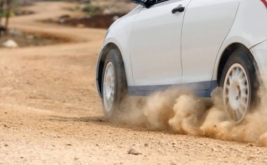 Kir parça araba ralli.