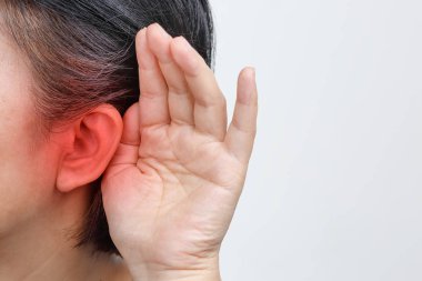 Yaşlılar kadın işitme kaybı, işitme sabit