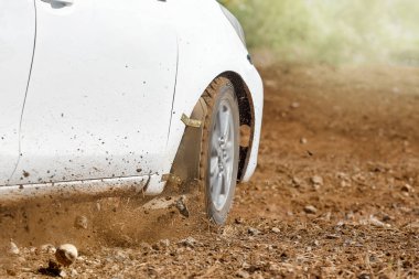 Kir parça araba ralli