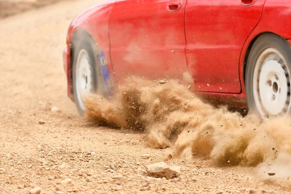 Rally Velocidad del coche en pista de tierra — Foto de Stock