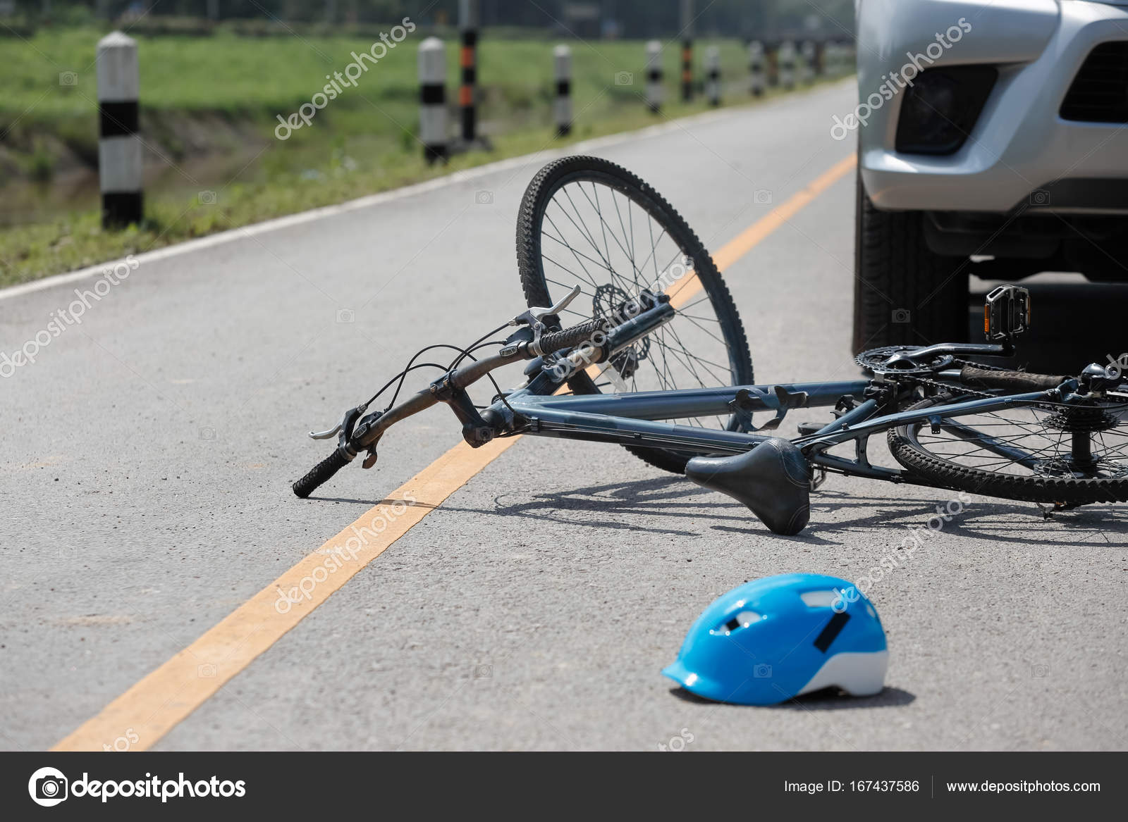 Accident car crash with bicycle on road Stock Photo by ©toa55 167437586