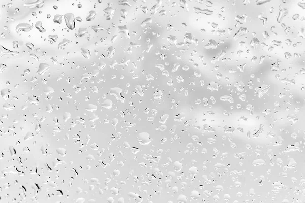 Krople deszczu w dół przedniej szyby — Zdjęcie stockowe