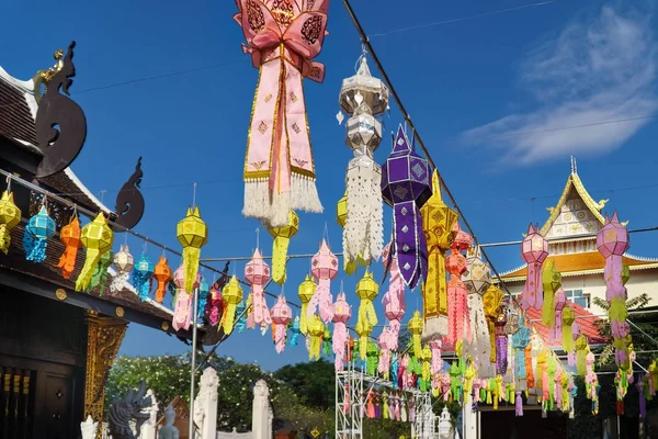 Lanternas de papel em Yee-peng festival, Chiang Mai Tailândia — Fotografia de Stock