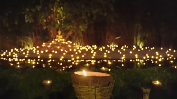 Día de Visakha Bucha, velas en ceremonia religiosa, Chiang mai Tailandia . — Vídeos de Stock