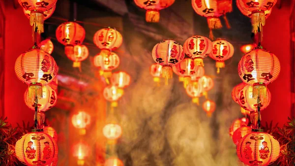 Китайские новогодние фонари в китайском городе. — стоковое фото