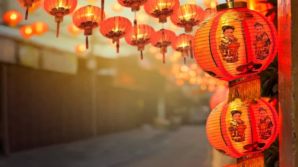 Kinesiske nyttårslamper i porselensbyen. – stockfoto