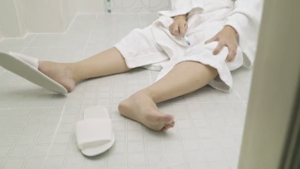 Woman Falling Bathroom Because Slippery Surfaces — Stock Video