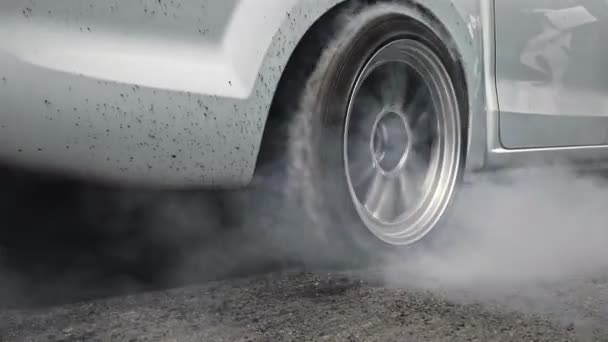 Sleep Raceauto Verbrandt Rubber Van Zijn Banden Ter Voorbereiding Race — Stockvideo