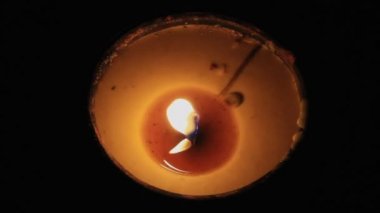 dini törenle mumlar