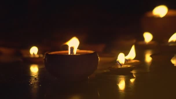 Φλόγα Κεριά Κατά Θρησκεία Τελετή — Αρχείο Βίντεο