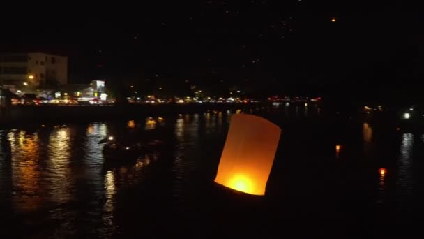 Lanternas Céu Flutuante Rio Ping Chiang Mai Tailândia — Vídeo de Stock
