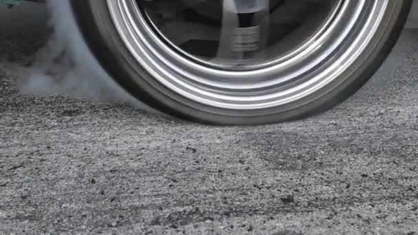 Drag Rennwagen Brennt Vorbereitung Auf Das Rennen Gummi Von Den — Stockvideo