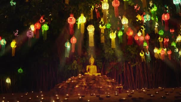 Μοναχός Φως Ένα Κεριά Και Φανάρια Προσεύχονται Βούδα Στο Ναό — Αρχείο Βίντεο