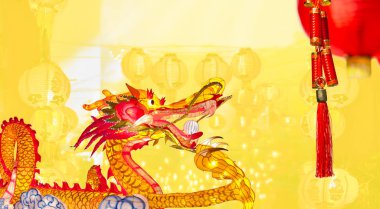 Çin yeni yılı dragon Çin kasabasında fener ile.