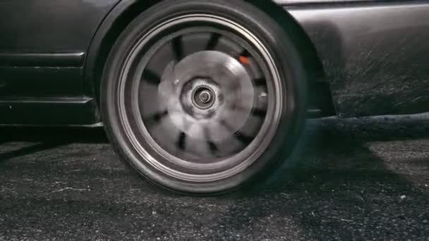 Αγώνας Drift Αυτοκινήτων Καύση Ελαστικών Στην Πίστα Ταχύτητας — Αρχείο Βίντεο