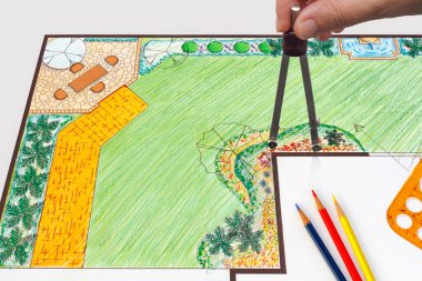 Landcape mimarı öğrenci tasarım arka bahçe planı sınıfta