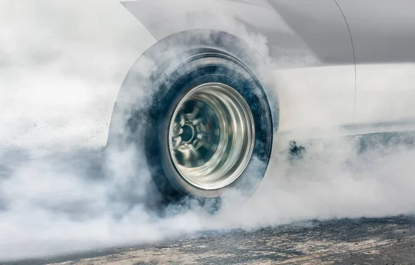 Trascina Auto Corsa Brucia Gomma Dai Suoi Pneumatici Preparazione Gara — Foto Stock