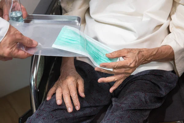Elderly Woman Get Mask Caregiver Protect Coronavirus Covid — Stock Photo, Image