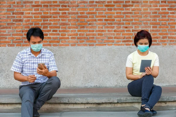Aziatische Mensen Van Middelbare Leeftijd Dragen Masker Houden Sociale Afstand — Stockfoto