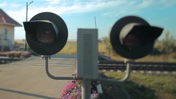 Železniční přejezd znamení — Stock video