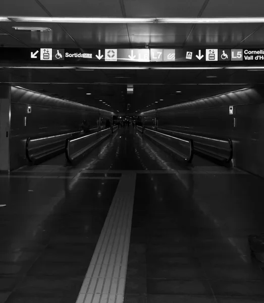 Barcelona metroda geçiş — Stok fotoğraf