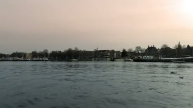 amsterdam kanalları