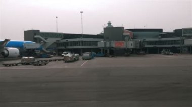 Amsterdam Schiphol Havaalanı'nda çeşitli uçak