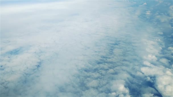 Volar sobre las nubes — Vídeos de Stock