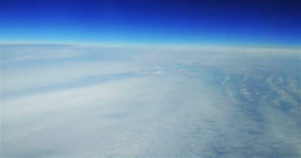 Volar sobre las nubes — Vídeo de stock