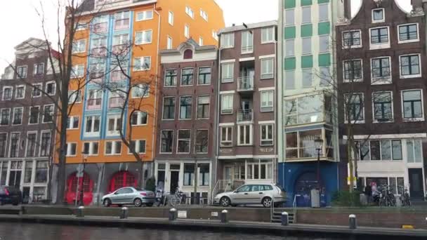 オランダ、アムステルダム、2017 年 3 月 11 日。アムステルダムの運河 — ストック動画